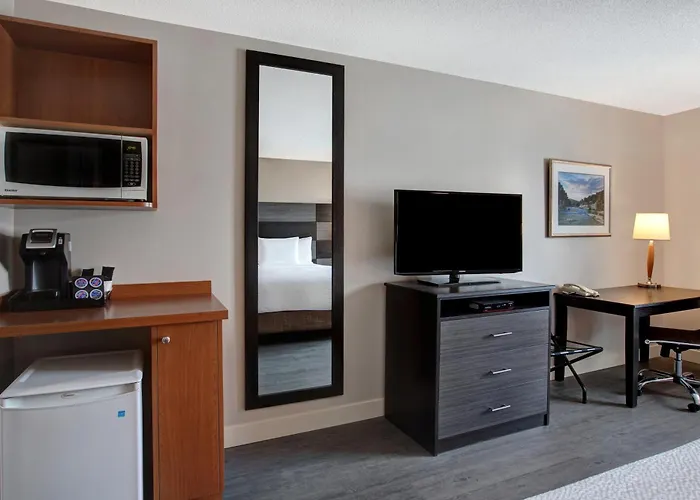 Days Inn & Suites By Wyndham Collingwood