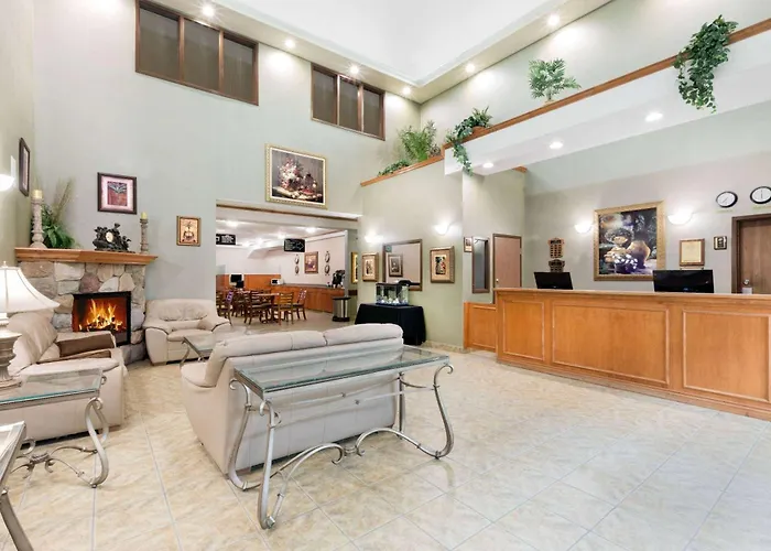 Ramada By Wyndham Clairmont/Grande Prairie