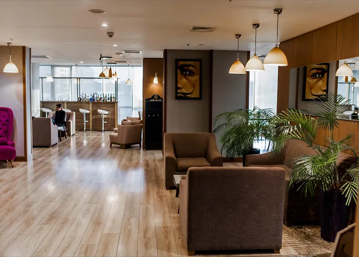 Parkside Hotel & Apartments