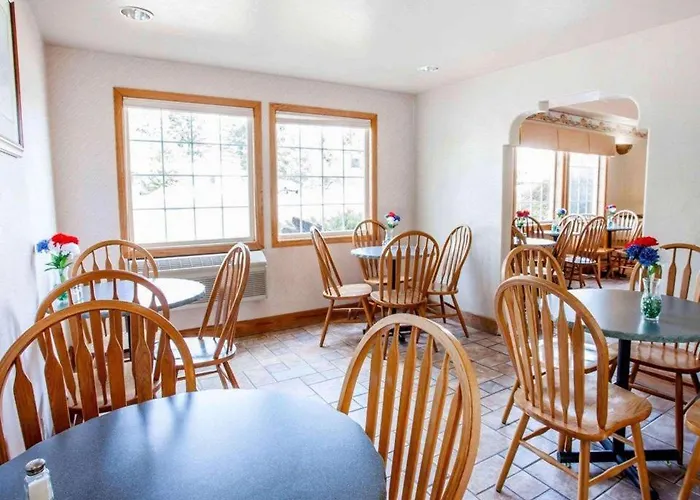 Quality Inn & Suites Bremerton Near Naval Shipyard