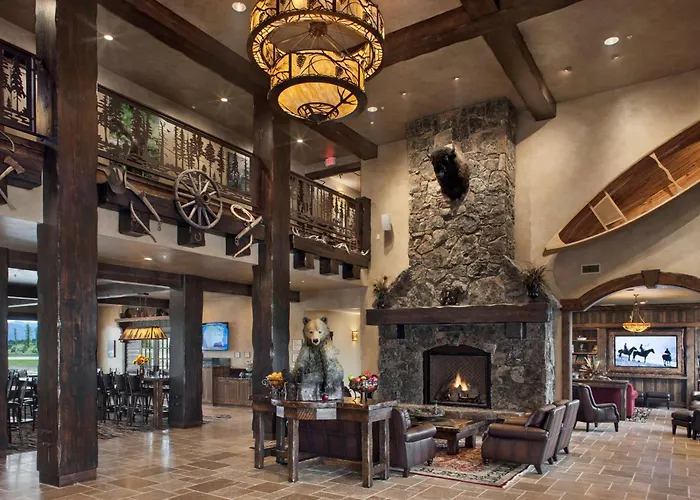 Glacier International Lodge