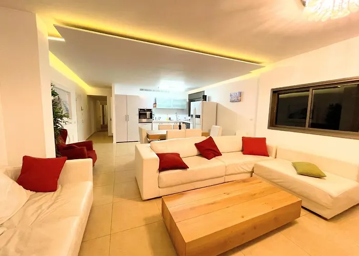 Beautiful 2-Bedroom Condo In The Heart Of Tel Aviv
