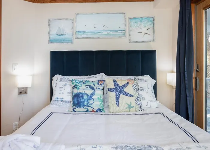 Beach Villa Home - Walk To Beaches Trails Restaurants Activities & More