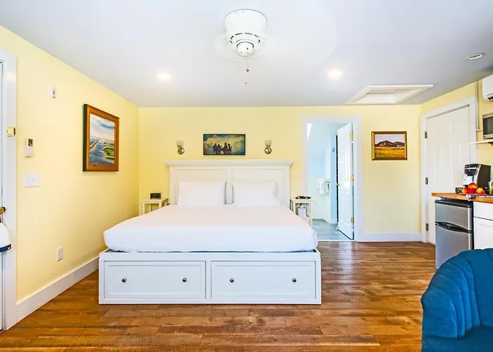 Admiral'S Landing (Adults Only)