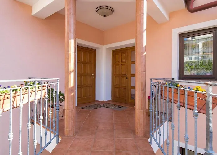 2 Bedroom Beach Front Apartment In Icici