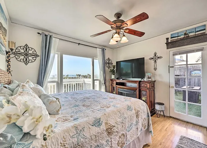 Walk To Ventura Beach: Comfy Home W/ Ocean Views
