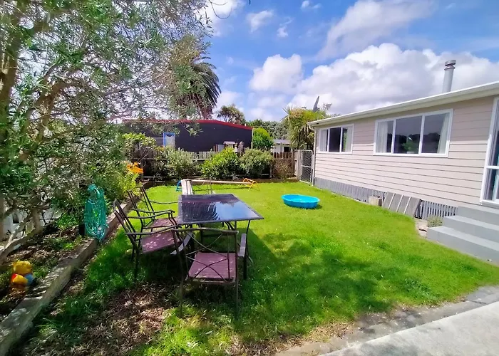 Cosy Kiwi Bach Kid And Pet Friendly Beach House