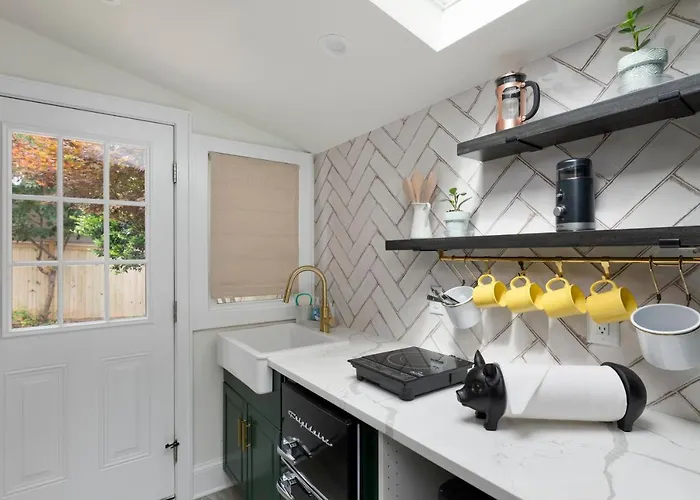 The Cozy Yellow Cottage In Dilworth