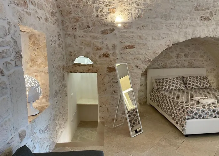 white room Ostuni