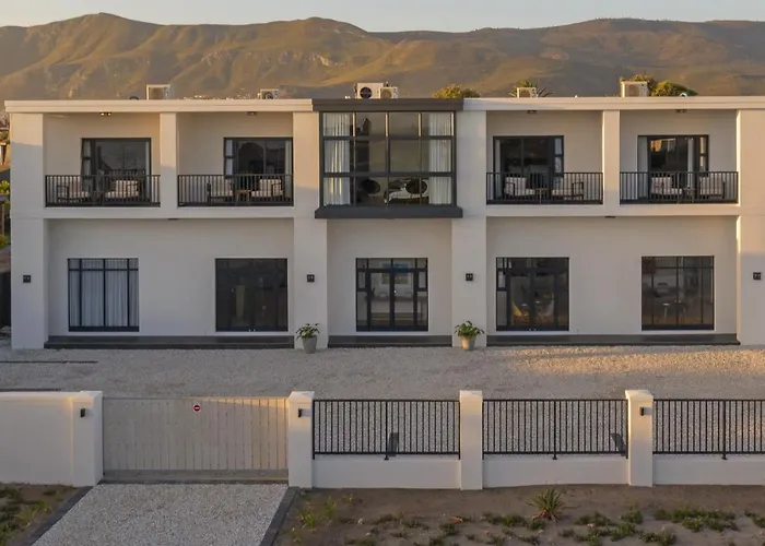 Glow Boutique Suites & Guesthouse