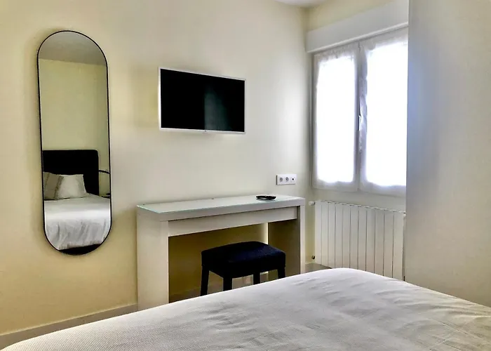SUITE PLAYA GIJON CENTRO, apartamento nuevo, 5 huéspedes VUT-3622-AS