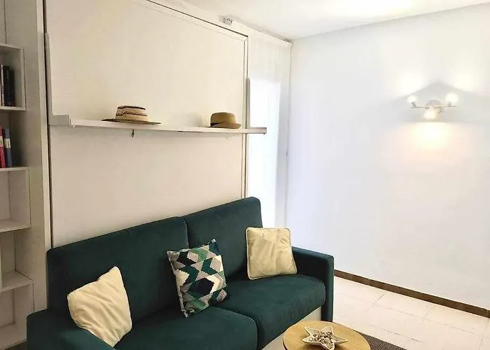 Apartamento recién reformado con piscina y AC