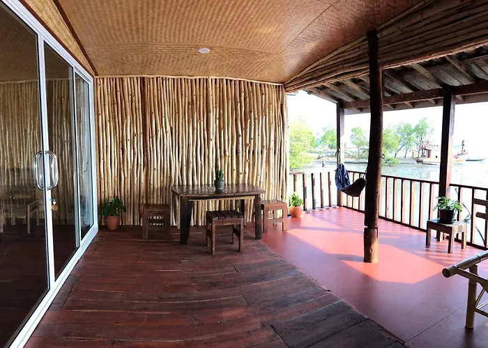 Navareeya House Seaview