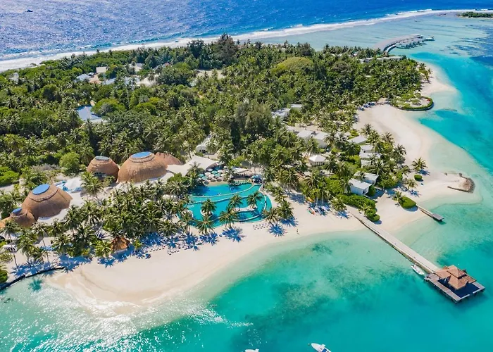 Holiday Inn Resort Kandooma Maldives: Kids Stay, Eat & Dive Free