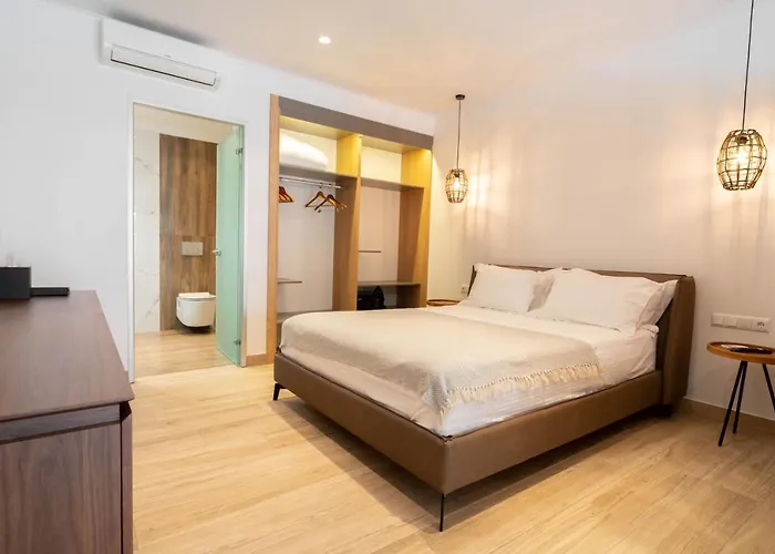 F&S Lounge Suites