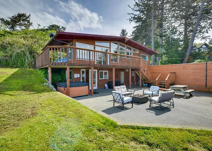 Mckinleyville Getaway W/ Hot Tub & Ocean Views!