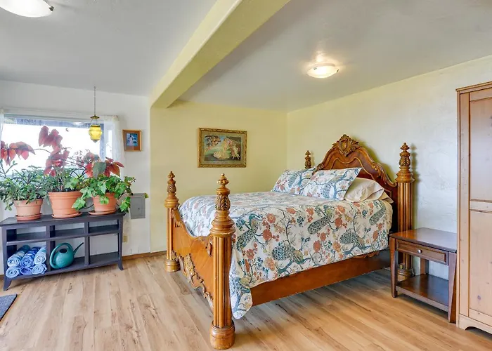 Mckinleyville Getaway W/ Hot Tub & Ocean Views!