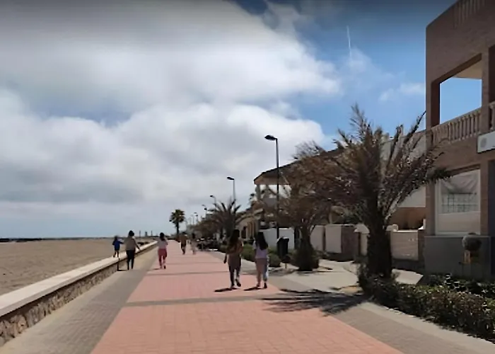 Bali Beach Puzol playa cerca de Sagunto y Valencia Maratón y Moto GP