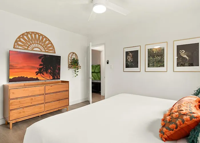 East Village Arts District, King Suite With Sofa Bed Nrp26-02357
