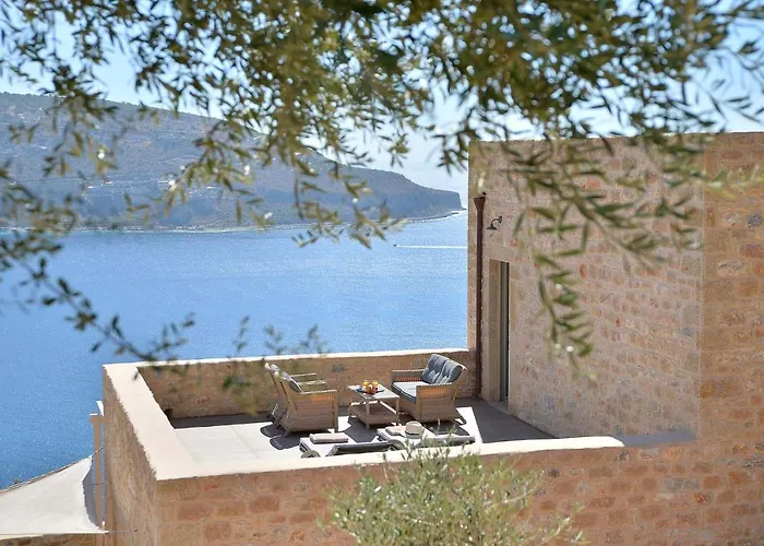 Akrolithi Boutique Hotel & Suites
