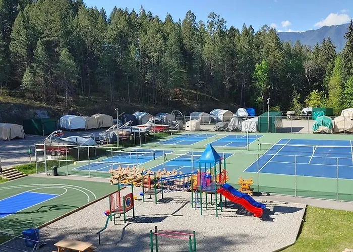 Akiskinook Resort: Lakeside Family Retreat with Diverse Amenities