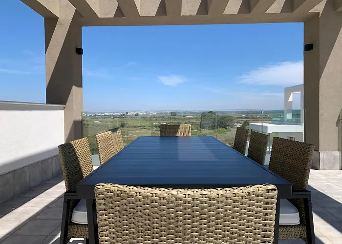Penthouse With Wide Terrace Next To The Ocean