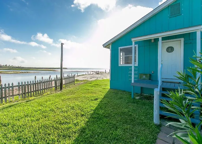 Waterfront Laguna Madre Bayhouse - Fishing, Birding & Family Retreat