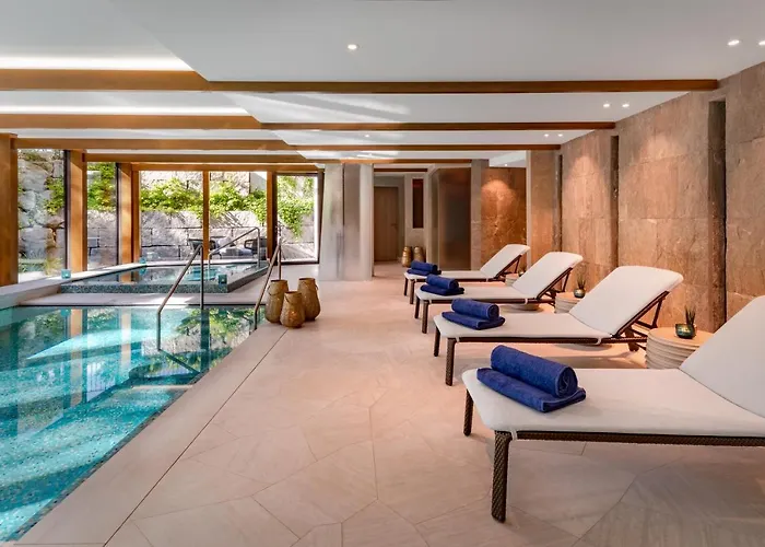Superior East Wing Rooms By Five Zurich