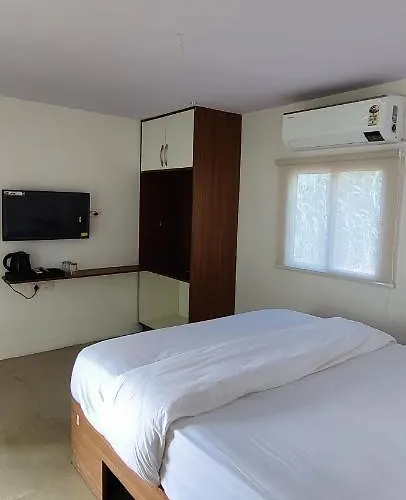 Clapping Leaves Resort
