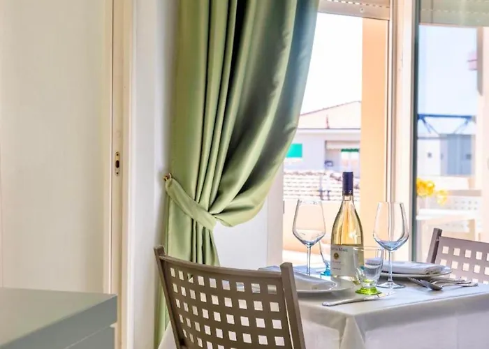 Isa-Residence With Swimming-Pool In Marina Di Cecina, Breakfast Included