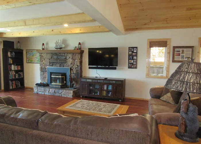 Smith Lakefront Hideaway