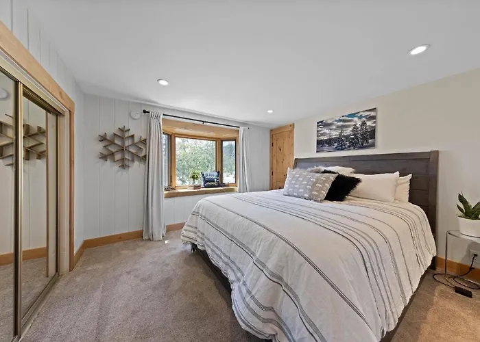 Rustling Grove In Tahoe City - Pet-Friendly, Walking Distance To Downtown And Lake - Private Hot Tub