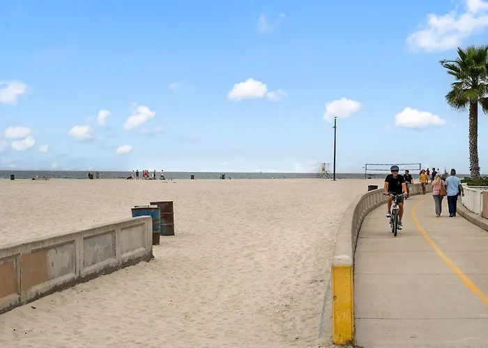 Beach Perfection - Ocean Views, Parking, Pet Friendly & Steps2Sand