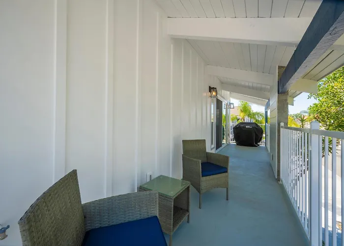 Brand New Modern Home By The Beach With Patio & Bbq