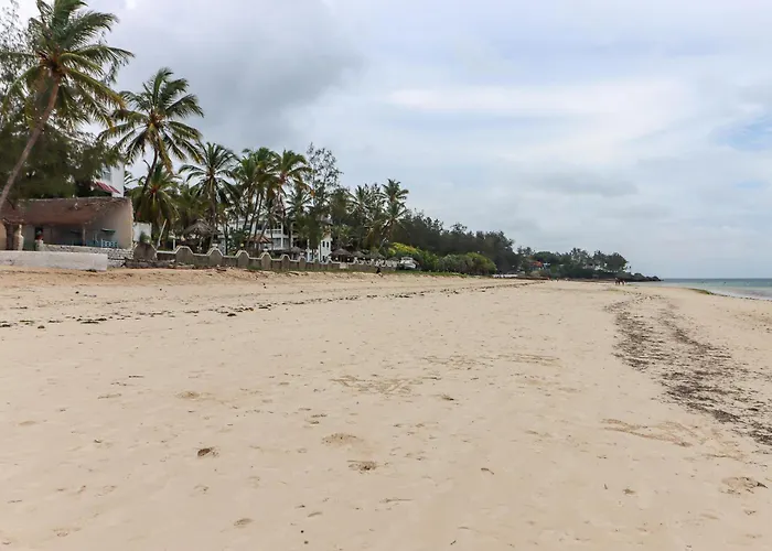 Lafayette One Bedroom Apartment, With Beach Access, Malindi