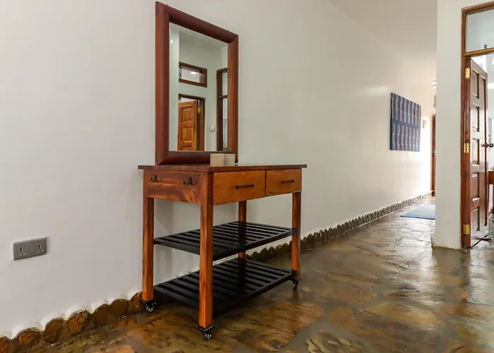 Lafayette One Bedroom Apartment, With Beach Access, Malindi
