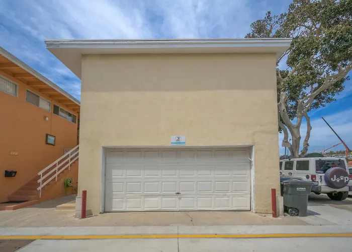 Three Bedroom Three Bath Home W Patio 1 Block From Beach