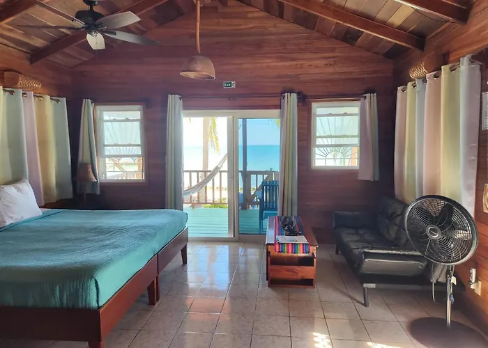 Coco'S Beachfront Cabanas