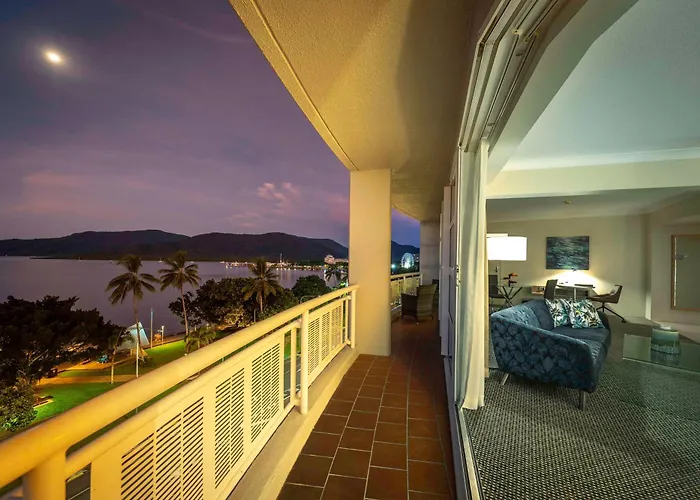 Doubletree By Hilton Cairns