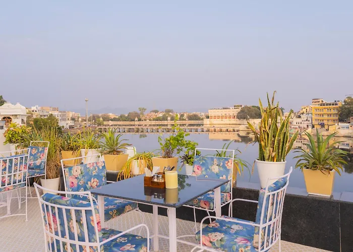 Natural Lake View Hotel
