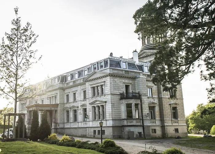 Schloss Kaarz Mit Park
