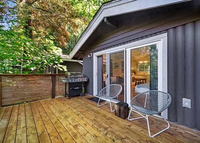 Sunwolf Riverside Cabins