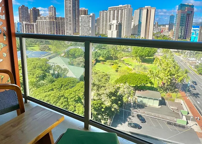Luana Waikiki Park Views - No Resort Fees & Free Parking