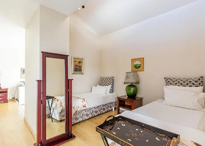 Admiralty Bed & Breakfast