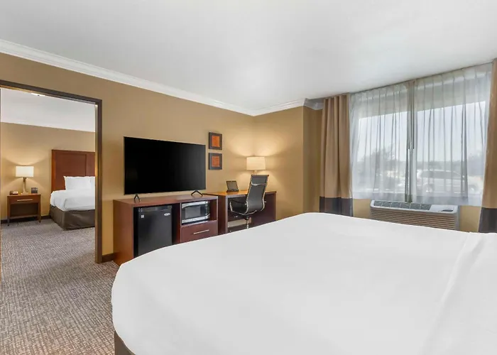 Comfort Inn & Suites Redwood Country