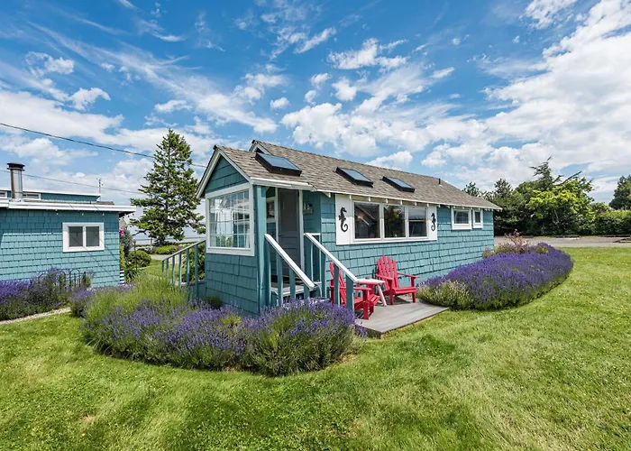 Juan De Fuca Waterfront Hotel & Cottages