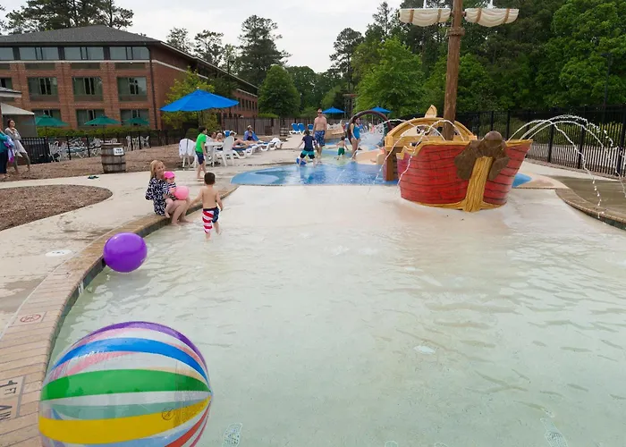 Williamsburg Woodlands Hotel & Suites, An Official Colonial Williamsburg Hotel