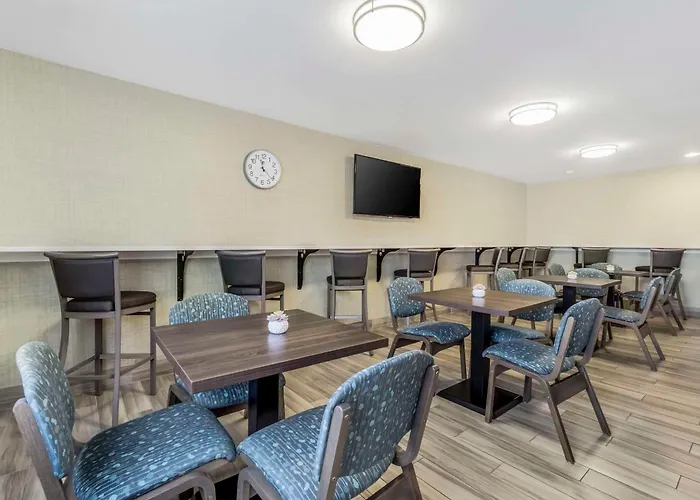 Comfort Inn & Suites Pacific - Auburn