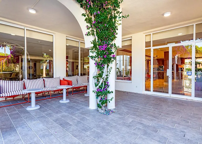 Hotel Rosella Affiliated By Intelier