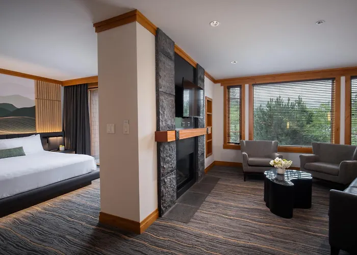 Nita Lake Lodge